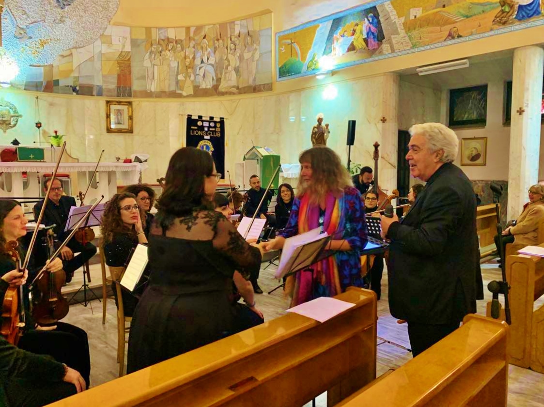 Shaking hands with violinist Irine Gamdzhashvili
